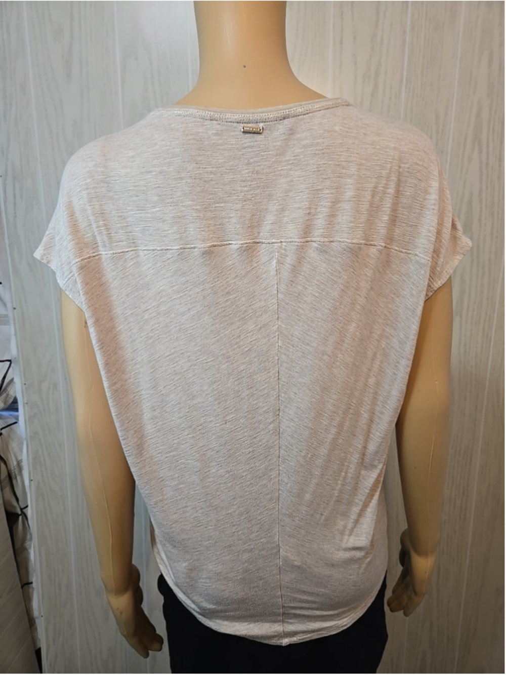 White House Black Market XXS Oatmeal Shimmer V-Neck Tee Quiet Luxury Top - Picture 7 of 7